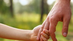 czy można zmusić ojca do płacenia alimentów, odmawiając mu kontaktu z