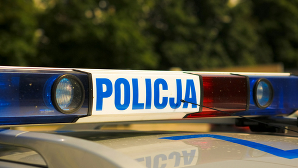 Policjanci wyjaśniają przyczyny wypadku na przejściu dla pieszych w Ełku.