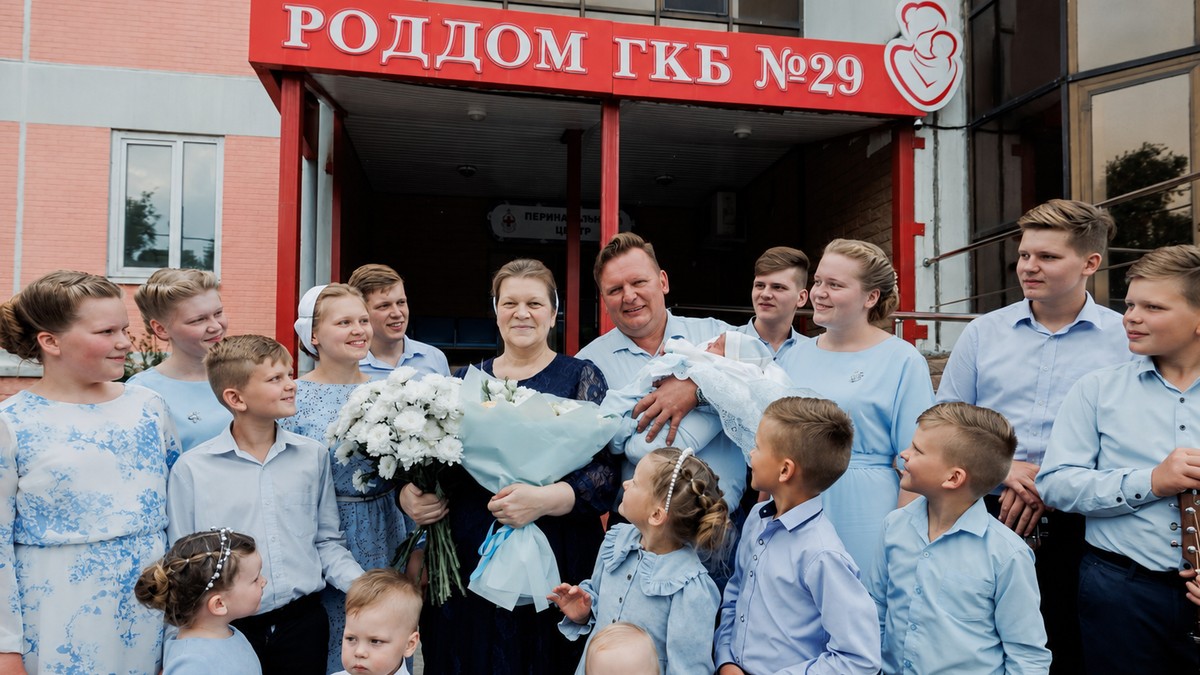 Elena (46) rodila 16. dete, lekari strepili za trudnoću, pa zanemeli kada su videli bebu
