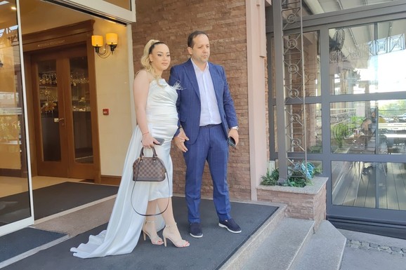 ESTRADNI REKORDERI Jedan pevač pravio "fudbalski tim" sa osam žena, drugi iz dva braka ima šestoro dece, a on već 18 godina sa jednom ženom ima punu kuću naslednika