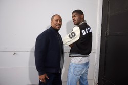 "Gliniarz z Beverly Hills" powrócił. Promuje go nowy przebój