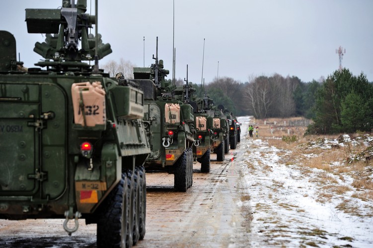 Amerykańskie wozy bojowe Stryker<br><br>(mb/mr) PAP/Marcin Bielecki