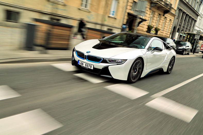 Как заряжать bmw i8