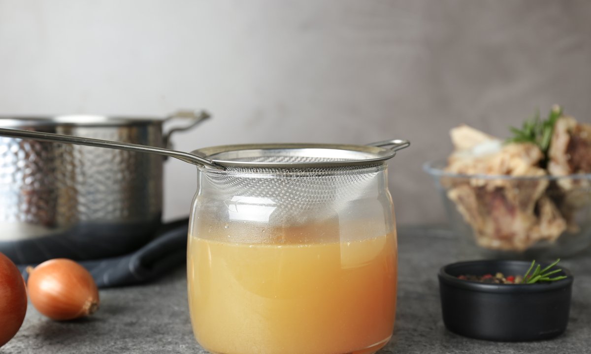 To najlepszy napój dla osób po 50. roku życia. Stawy będą jak u 30-latka