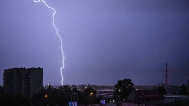 Brak alertów mimo burz i podtopień. Rządowe Centrum Bezpieczeństwa tłumaczy