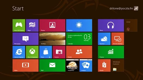 Niech wam się jednak nie wydaje, że rozstanie się z "Metro" oznacza również brak kafli w Windows 8...