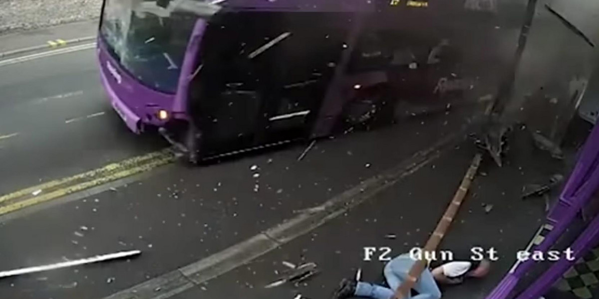 Autobus potrącił mężczyznę