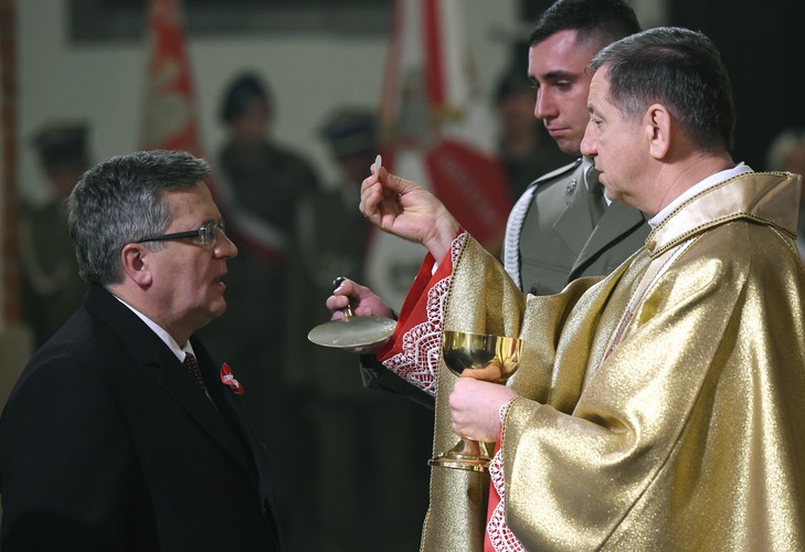 Obchody Święta Niepodległości z udziałem prezydenta Bronisława Komorowskiego. Prezydent RP Bronisław Komorowski z małżonką Anną Komorowską uczestniczą w uroczystej mszy świętej za Ojczyznę w 96. rocznicę odzyskania przez Polskę niepodległości.