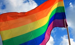 Zmiana trasy Marszu Równości w Gdańsku. Wśród uczestników były ksiądz, Krzysztof Charamsa