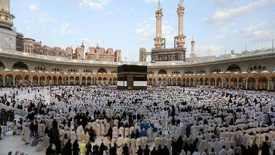 Egypt revokes licenses of tourism firms after hajj pilgrimage deaths