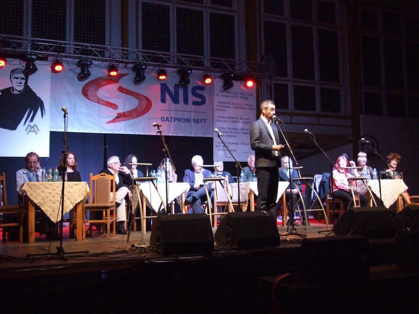 Detalj sa memorijala "Mika Antić"