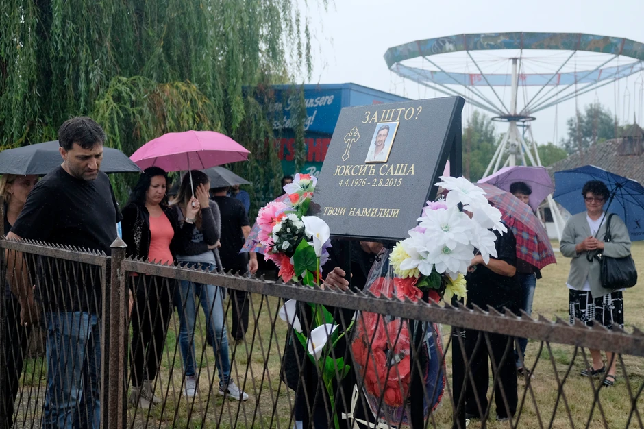 Ringišpil u crkvenom dvorišu