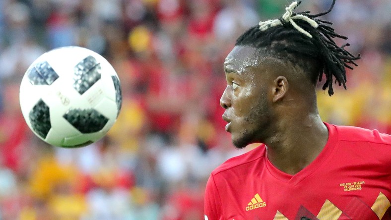 Michy Batshuayi strzelił sobie piłką w twarz. Tak ...