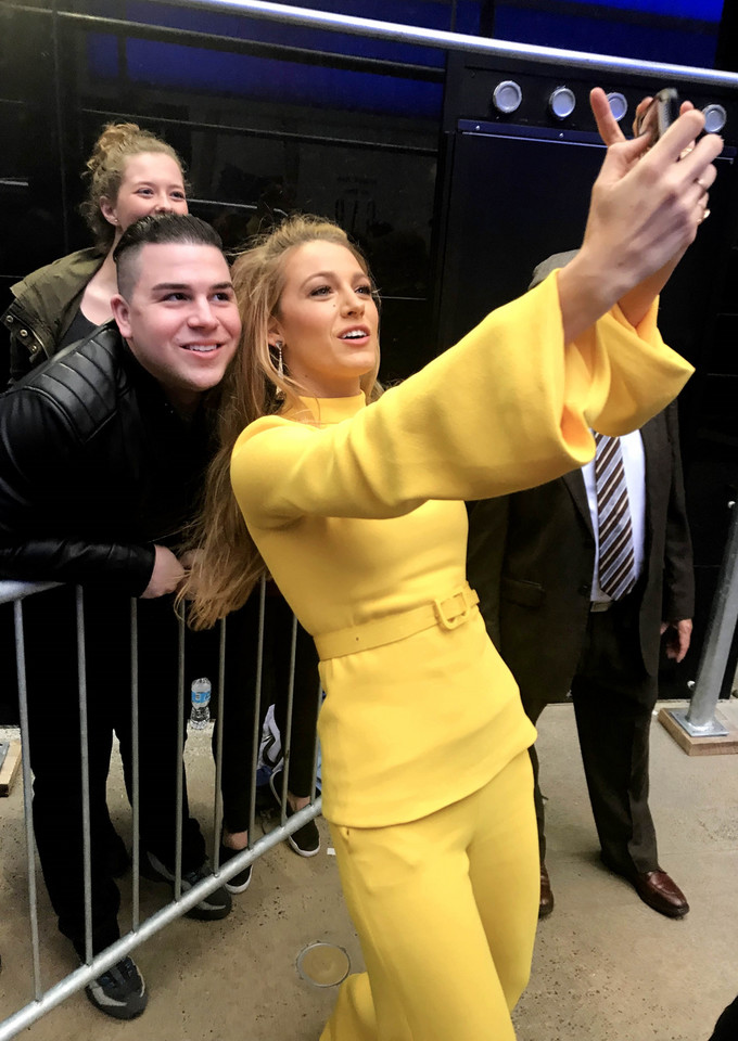 Blake Lively cała na żółto w programie "Good Morning America"