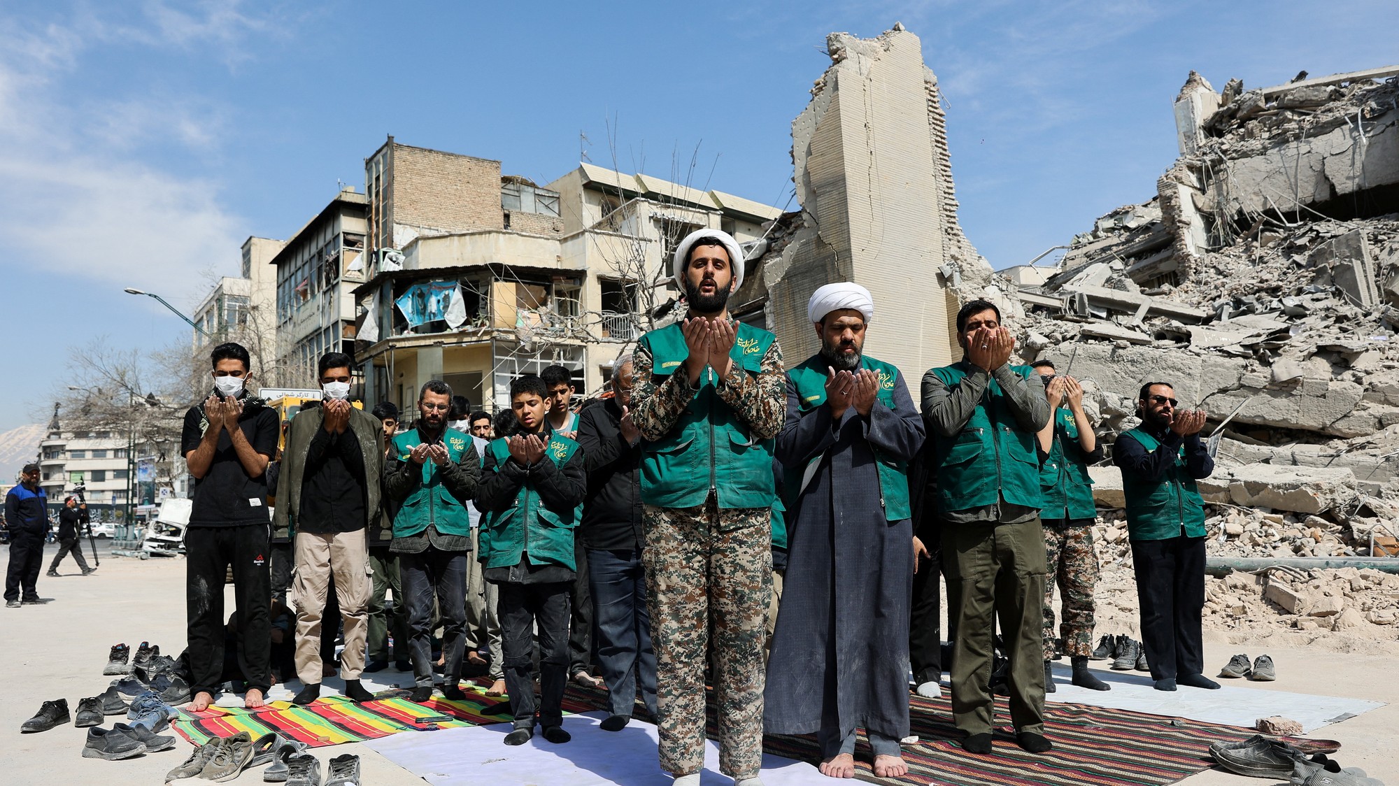 Následky úderu na policajnú stanicu v Teheráne počas konfliktu USA a Izraela s Iránom.