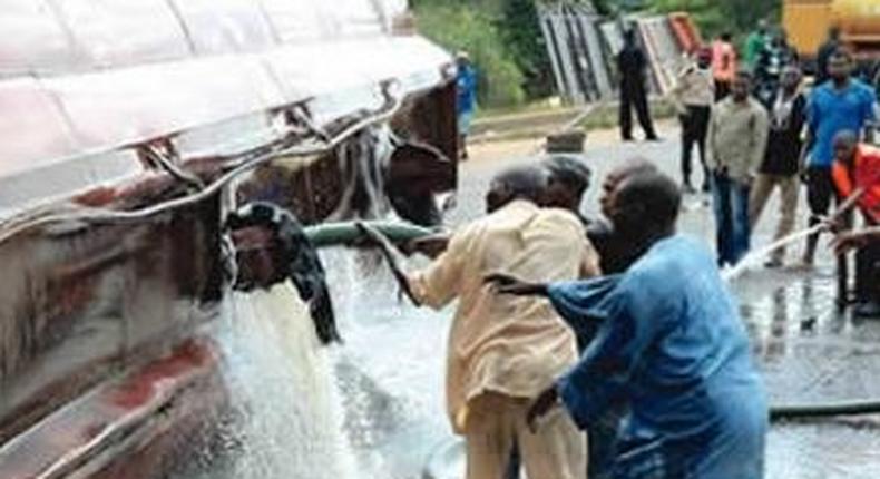 Tanker falls in Akure