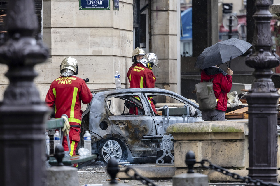 Zniszczenia po eksplozji w Paryżu