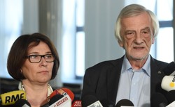 Terlecki i Mazurek: Ekshumacje są potrzebne. Rozumiemy rozgoryczenie