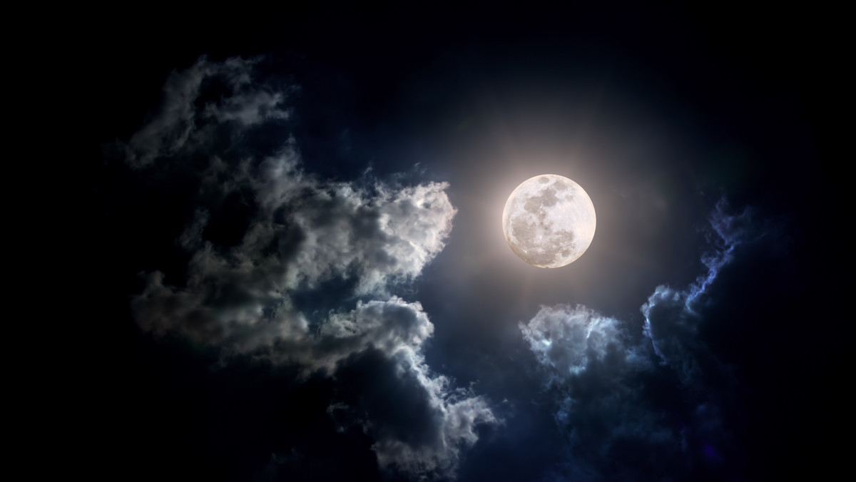 Pełnia Burzowego Księżyca i zaćmienie - kiedy oglądać niezwykłe zjawiska? 
