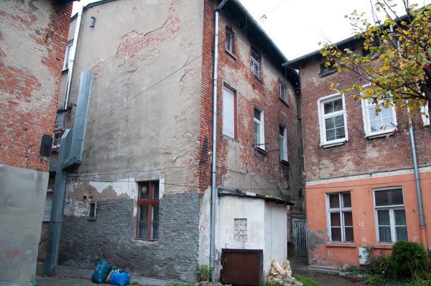 Pożar w Inowrocławiu. Zginęła matka z dziećmi. W oknach były kraty