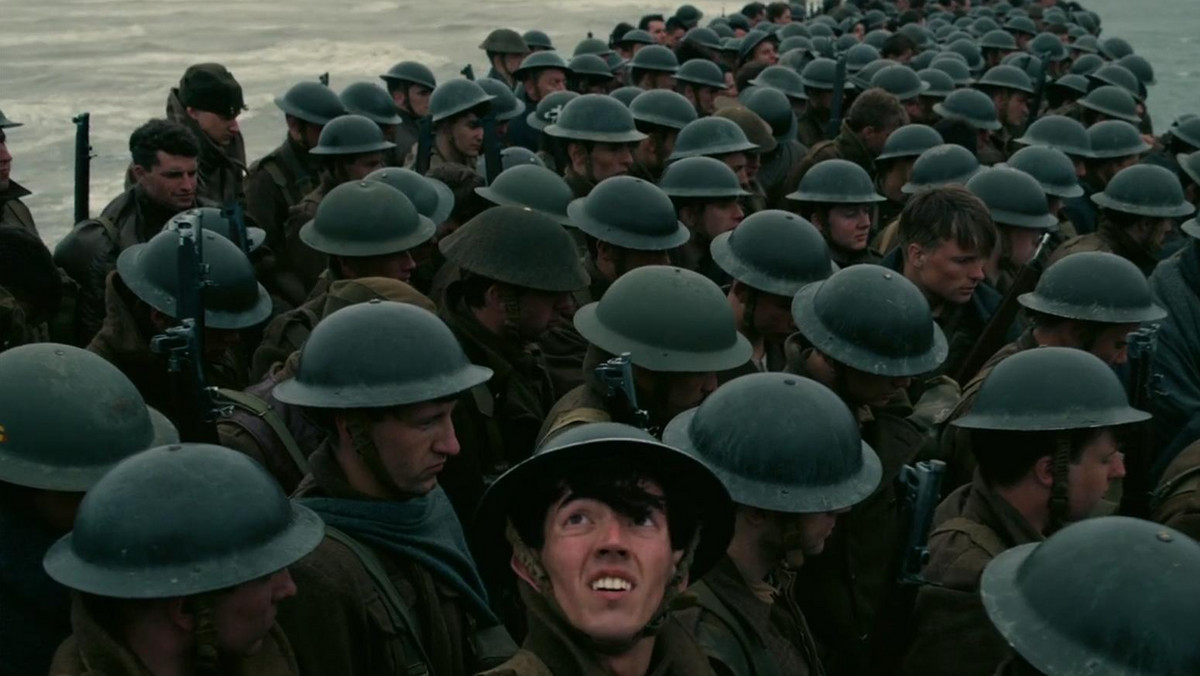 "Dunkierka" Christophera Nolana to jedna z najbardziej wyczekiwanych premier tego roku. Film wejdzie do polskich kin już 21 lipca. Tymczasem w sieci pojawił się nowy zwiastun oraz klip telewizyjny z Tomem Hardym.