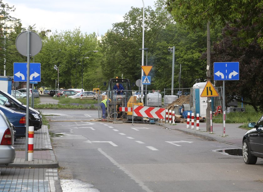 Wymieniają rury na Bródnie