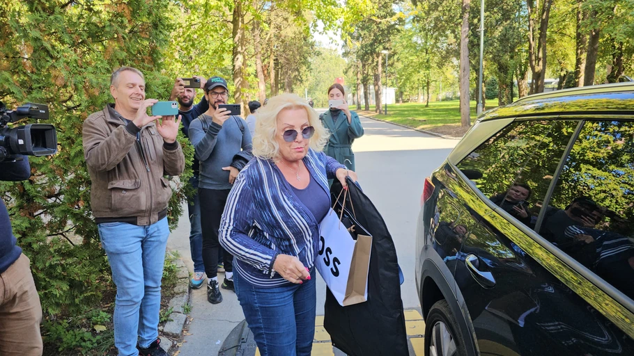 Snežana Đurišić sa dečkom nakon skandala na aerodromu