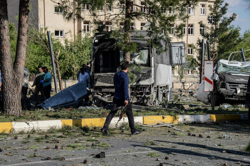 Wybuch samochodu pułapki w tureckim Diyarbakir