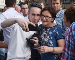 Kopacz: W budżecie na 2016 r. nie ma pieniędzy na projekt 500 zł na dziecko