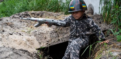 Wojna w Ukrainie w obiektywie fotoreporterów. Widać smutek, łzy i żałobę