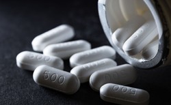 Nadużywanie paracetamolu u osób z nadciśnieniem może grozić zawałem lub udarem