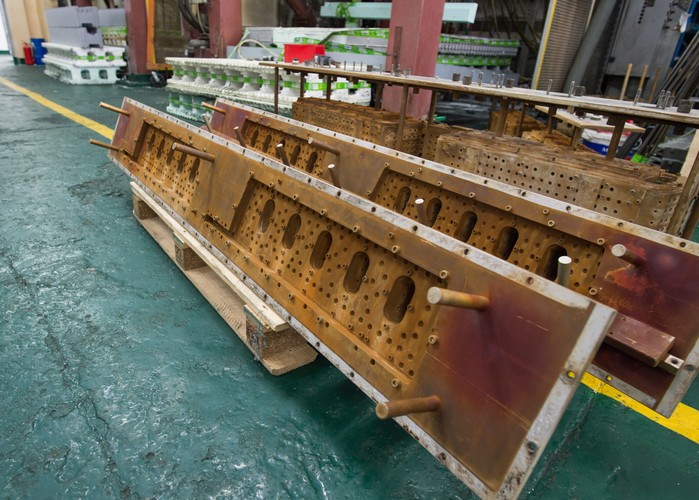 Izodom nadaje się do budowy wszystkich typów obiektów. W tej innowacyjne technologii budowane są  budynki mieszkalne, szkoły,  magazyny,  warsztaty, a nawet tak duże obiekty jak baseny. <br><br>fot.  (gm/mr) PAP/Grzegorz Michałowski