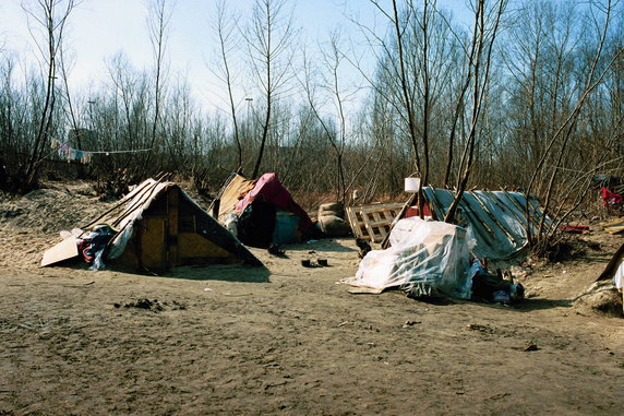 Obozowisko romskie nad Wisłą w marcu 1994 r.