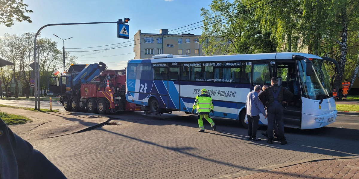 Sokołów Podlaski. Autobus potrącił 6-latkę. Kierowca usłyszał zarzuty.