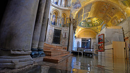 A velencei esőzés hatalmas károkat okozott a Szent Márk-székesegyházban is – fotók