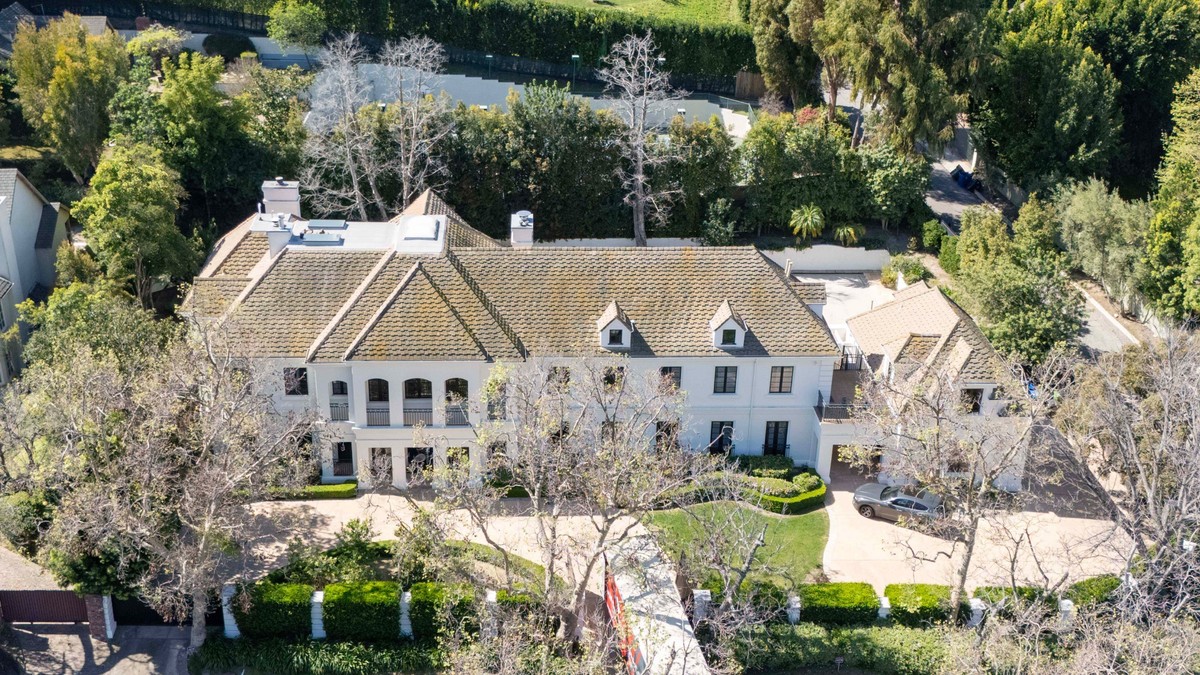 Makoli Kalkin i Brenda se sele u vilu