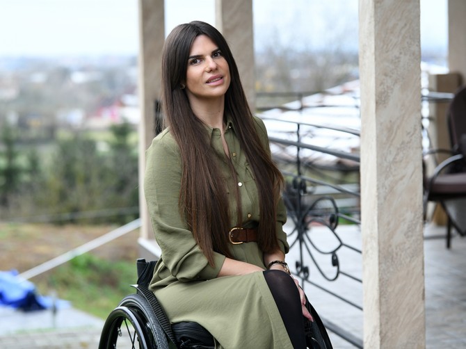 Kristini je muž umro 1. avgusta, a ona 7. oktobra doživela saobraćajku i ostala nepokretna