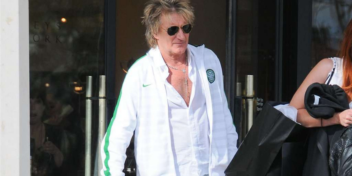 Rod Stewart! Ale się ubrał. O matko!