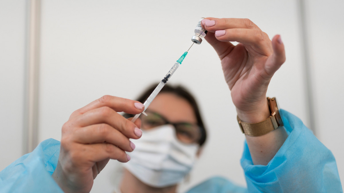 Apteki mają problem z darmowymi szczepieniami. Naczelna Izba Aptekarska: niezrozumiałe procedury