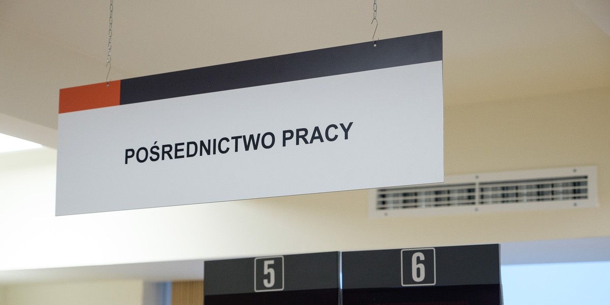 Stopa bezrobocia w kwietniu w Polsce wyniosła 3,7 proc. - podał Eurostat.