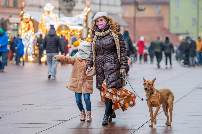 Anna Powierza z córką i psem