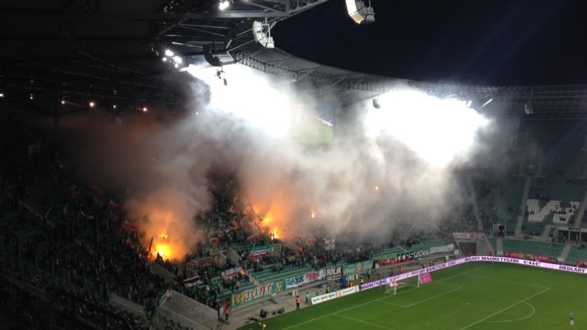 Przedstawiciele piłkarskiego Śląska nie kryją zdziwienia decyzją wojewody, który na dwa mecze zamknął część trybun na Stadionie Wrocław. Jeszcze dziś klub miał złożyć odwołanie bezpośrednio do ministra spraw wewnętrznych.