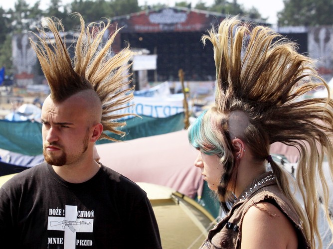 Para z irokezami na XVII Przystanku Woodstock