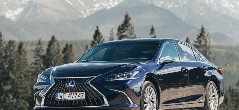 Lexus daje 10 lat gwarancji na auta używane. Hybrydy zaskoczą przebiegiem