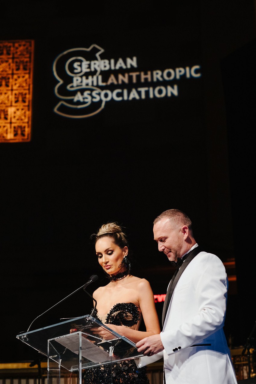 Voditeljski par Jelena Gavrilović i Đorđe Petković