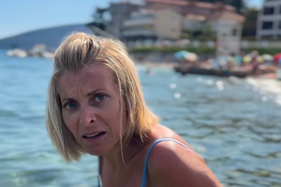 HIT VIDEO! ANĐELKA PRPIĆ POKAZALA KAKO ŽENE ULAZE U MORE: "Treba joj 24 minuta", glumica nasmejala sve do suza - Sve smo ovakve!