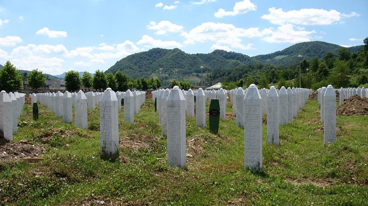 Cmentarz w Srebrenicy
