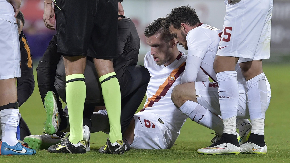 Zgodnie z zapowiedzią Kevin Strootman poddał się w piątek artroskopii lewego kolana. Podczas zabiegu okazało się, że holenderski pomocnik AS Roma ma uszkodzoną chrząstkę, co znacząco wydłuży termin jego powrotu na boisko.