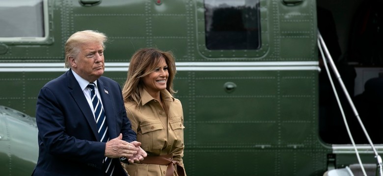 Scenka warta zobaczenia: Melania Trump odrzuca dłoń męża przy wyjściu z samolotu