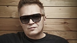 Muniek Staszczyk miał romans z Niną Terentiew? Wspomina o "winówkach w reklamówce"